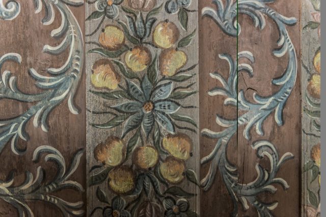 Highlight - painted wooden beam ceiling 